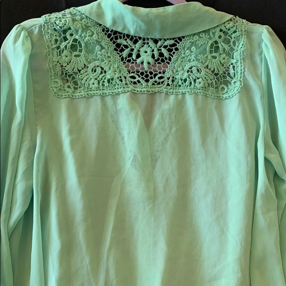 Pretty mint green light and airy button down top - Picture 2 of 6